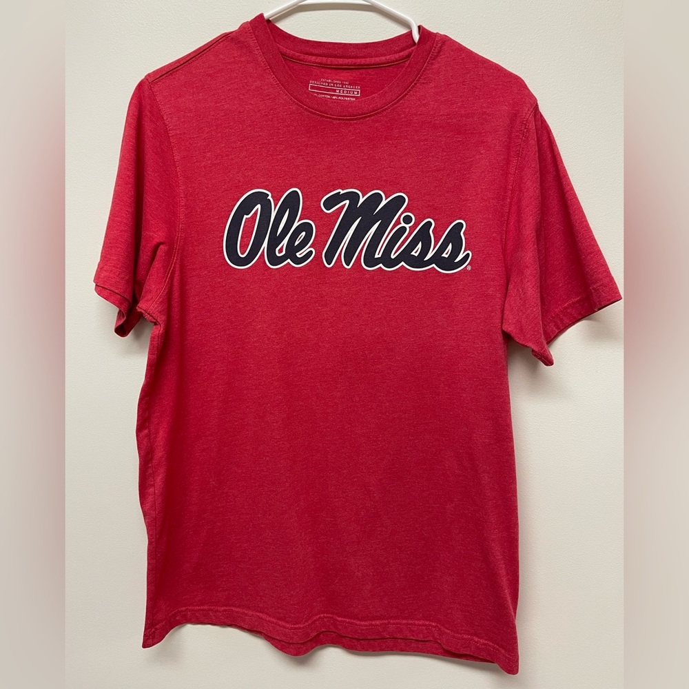 Ole Miss T-Shirt Size Medium